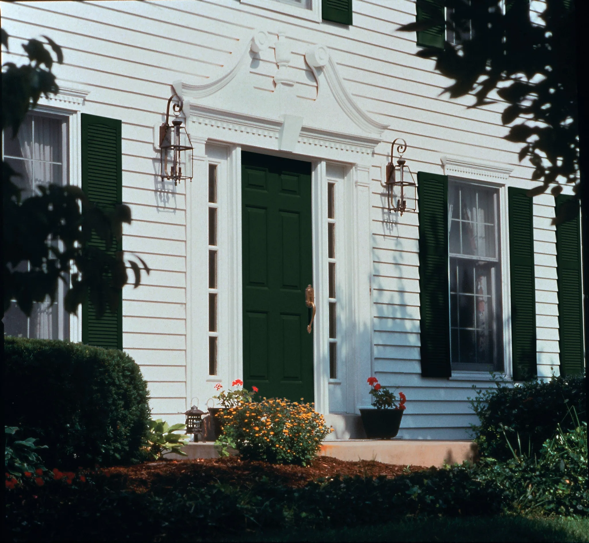 6" Classic Crosshead with Dentil Trim