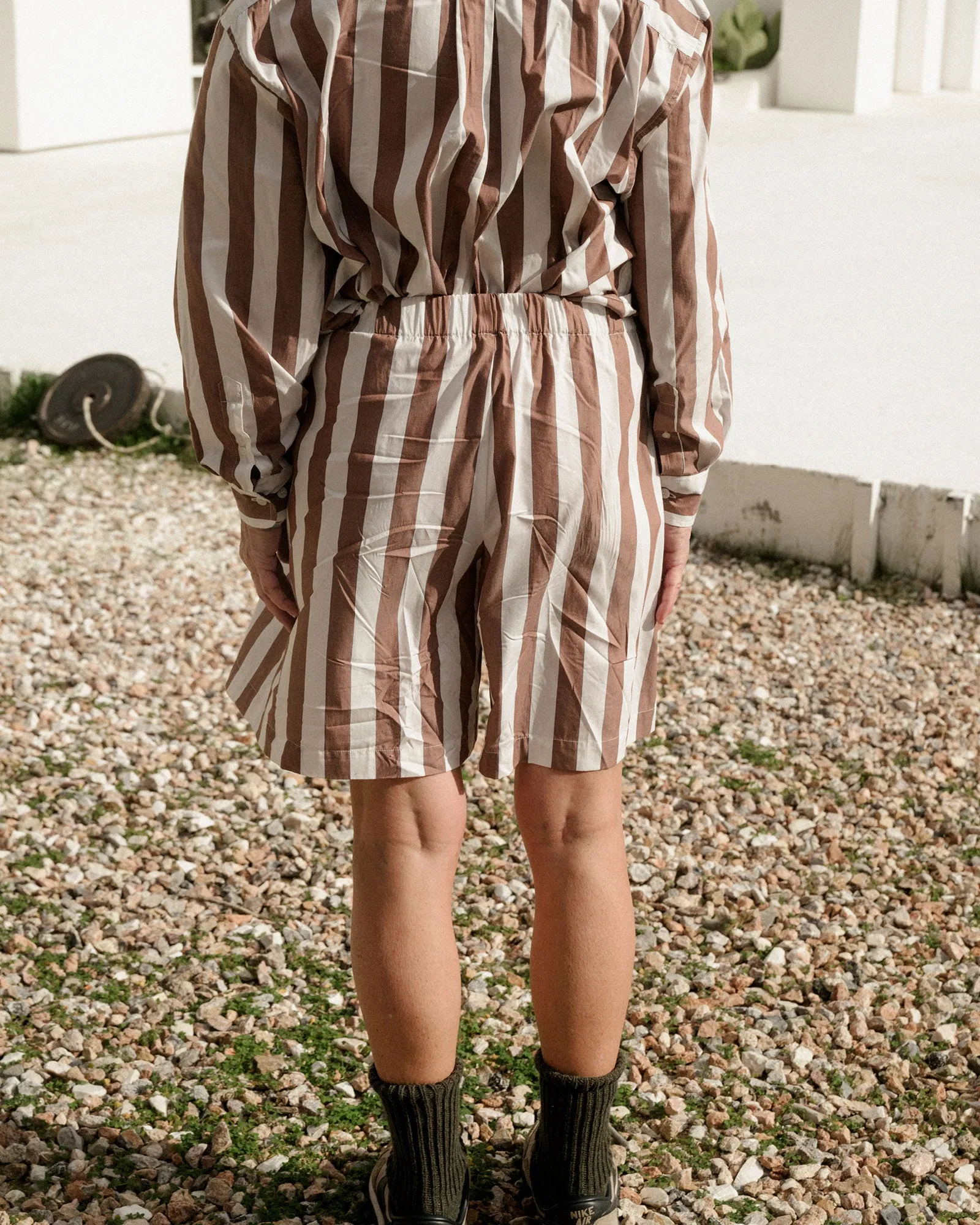 Stave Shorts - Organic Corron Poplin - Brown White Stripe