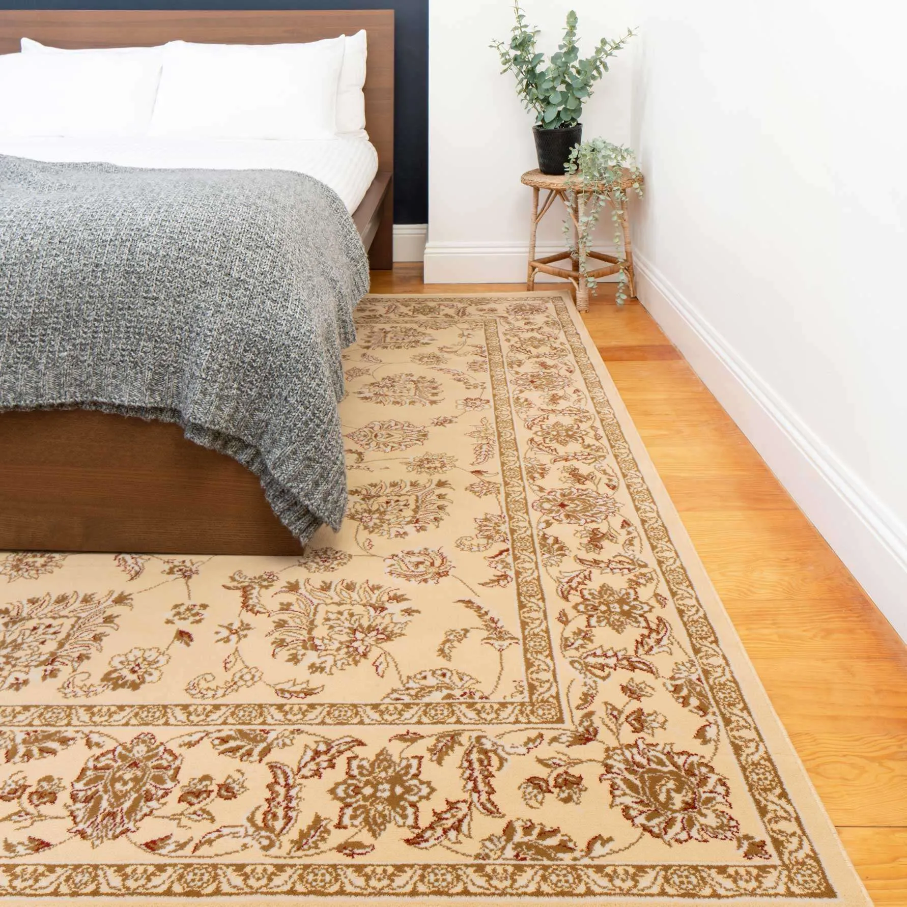 Traditional Cream Motif Bordered Rug - Dana