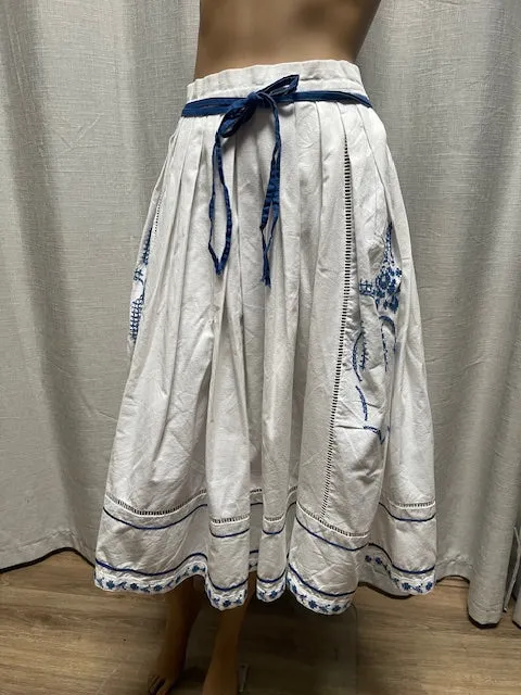 Vintage White Cotton Skirt  #W132  Includes  AUS POSTAGE